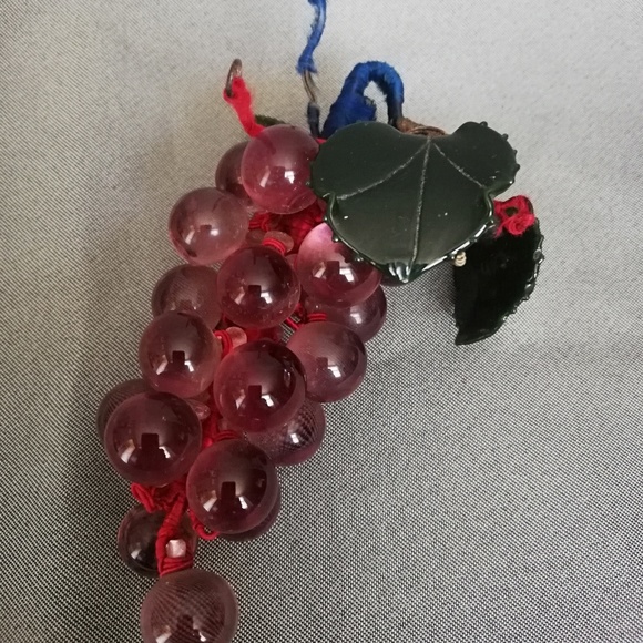 Vintage Glass Green Mid Century Grapes Cluster Art wired 5 inches length. - Picture 3 of 4